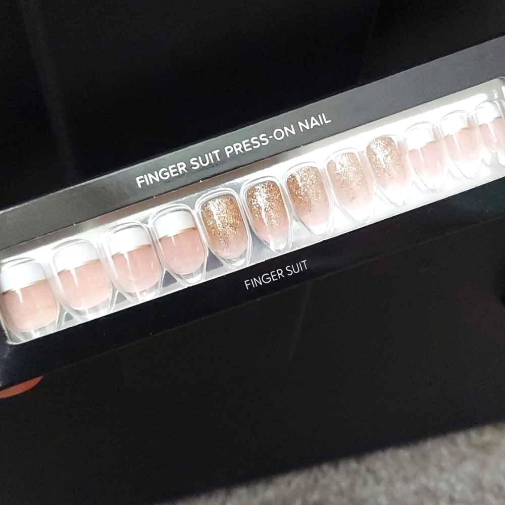 Finger Suit champagne bubble press on acrylic nails